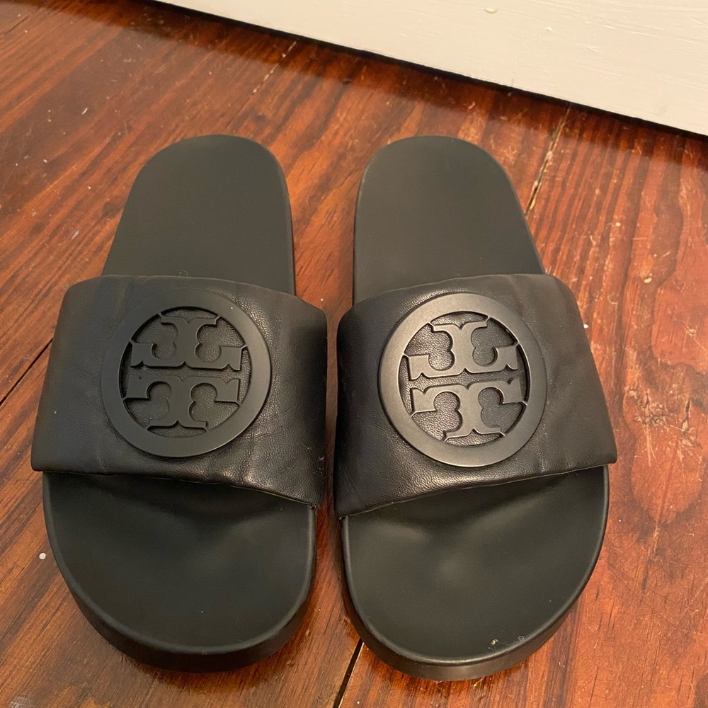 Tory Burch Lina Black Leather Slides in size 7